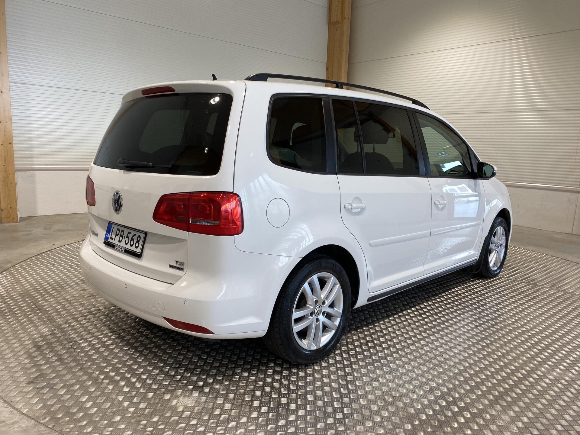 VOLKSWAGEN Touran 2013
