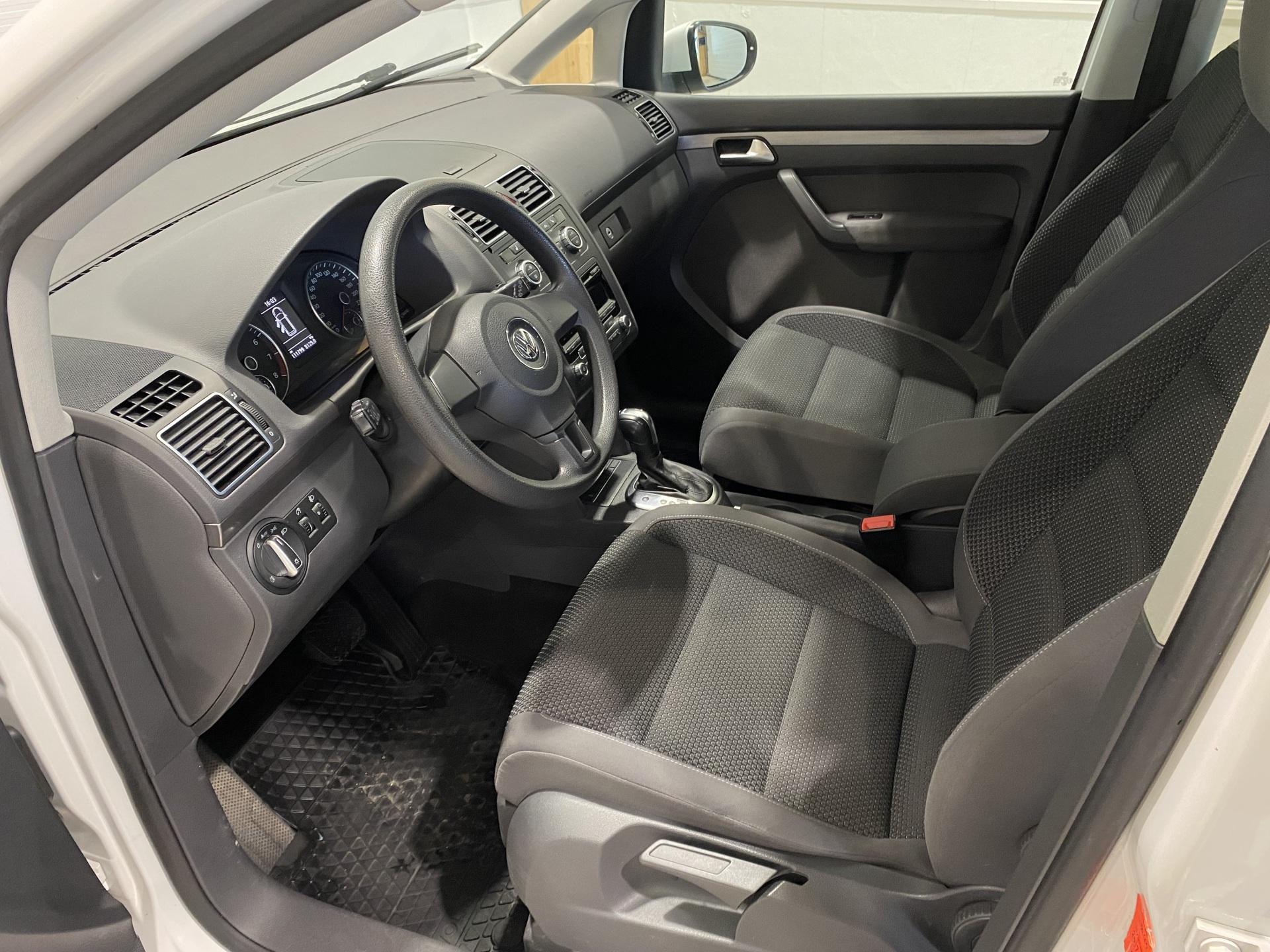 VOLKSWAGEN Touran 2013