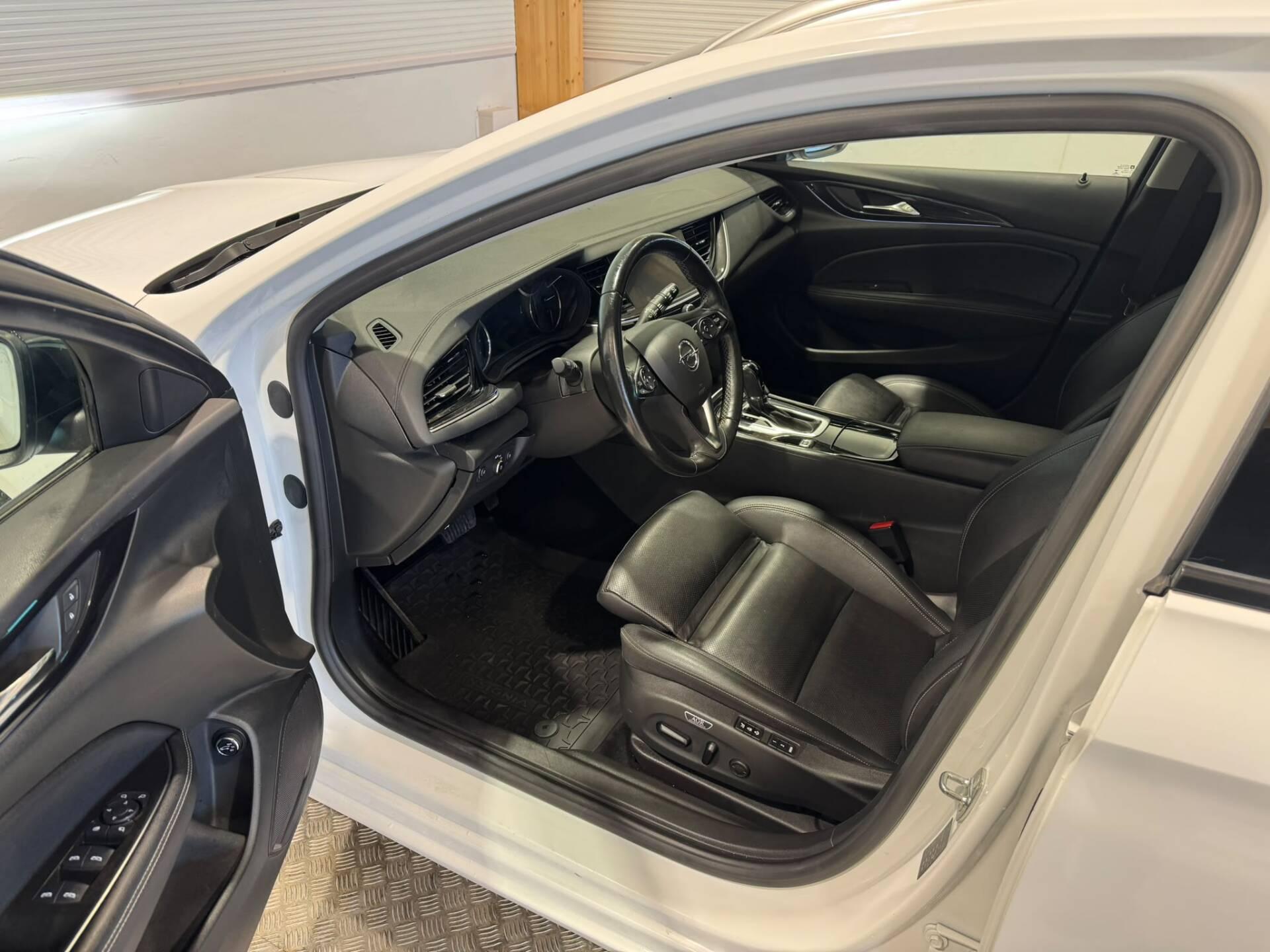 OPEL Insignia 2023