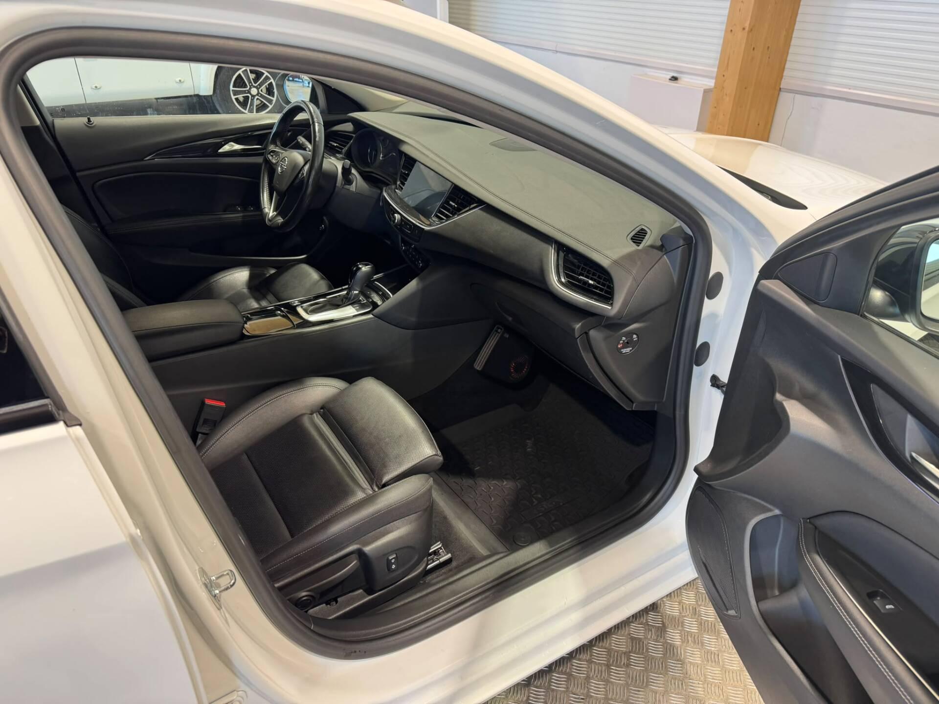 OPEL Insignia 2023
