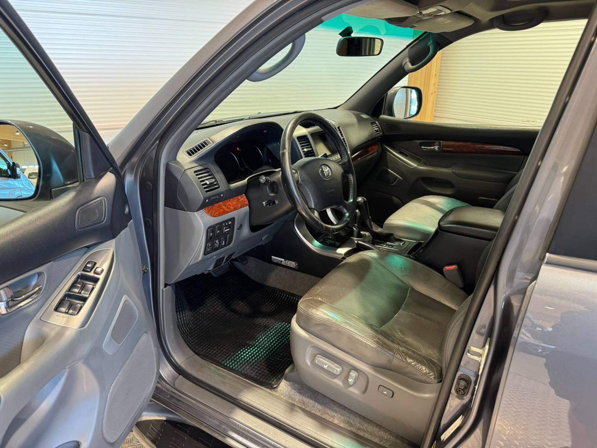 TOYOTA Land Cruiser 2005