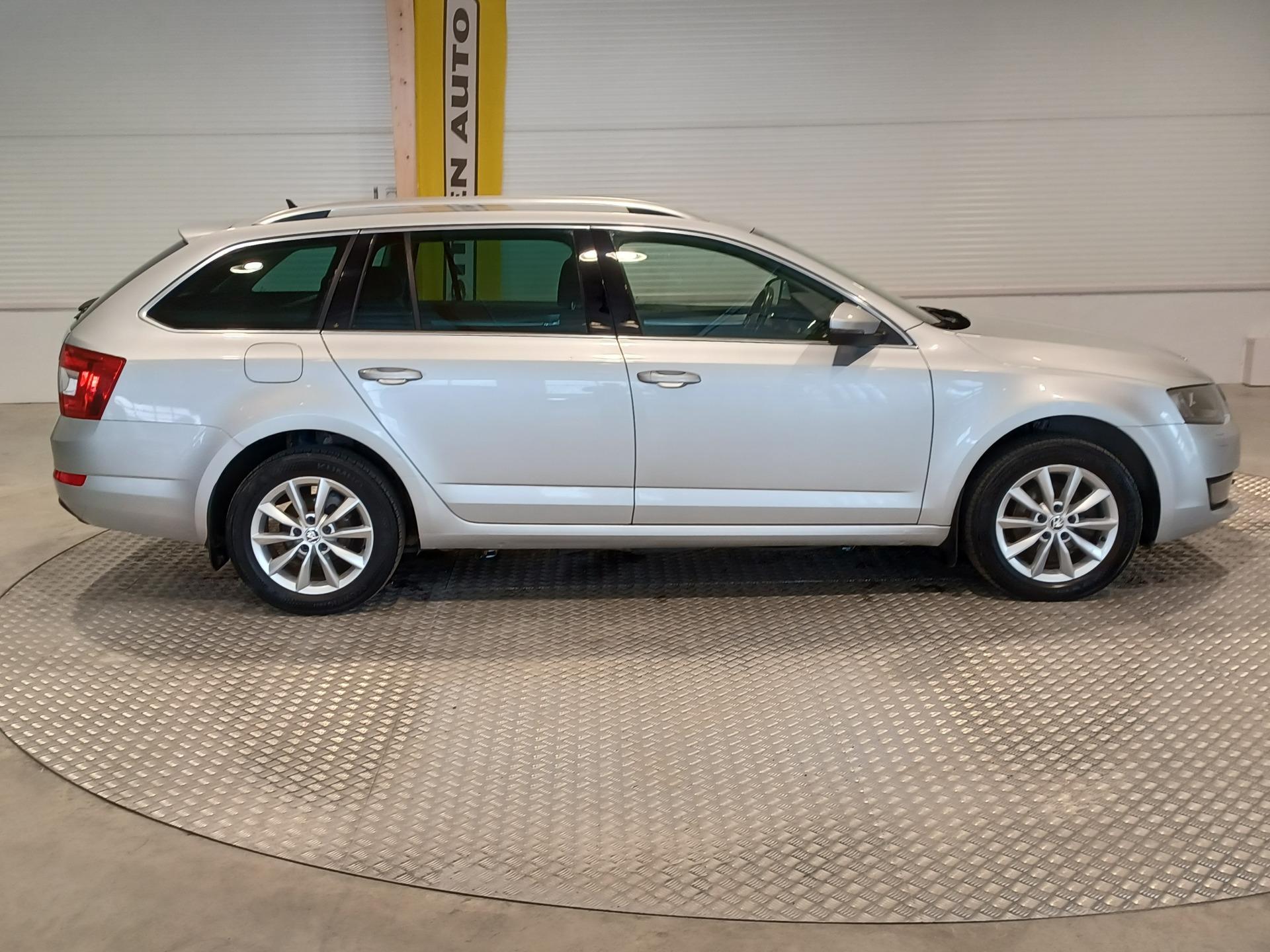 SKODA Octavia 2015
