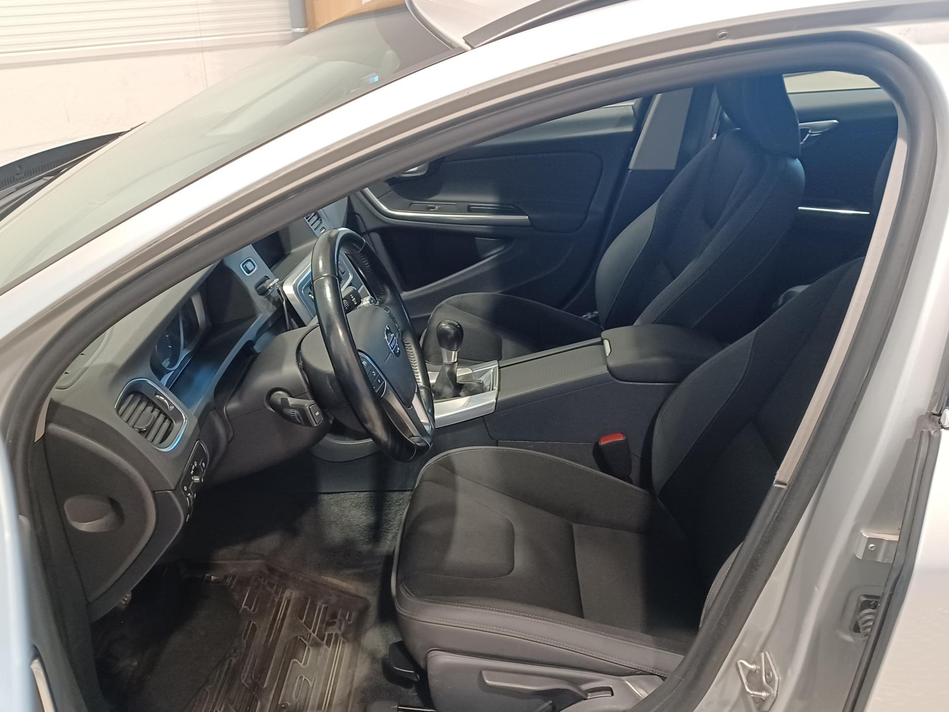 VOLVO V60 2014