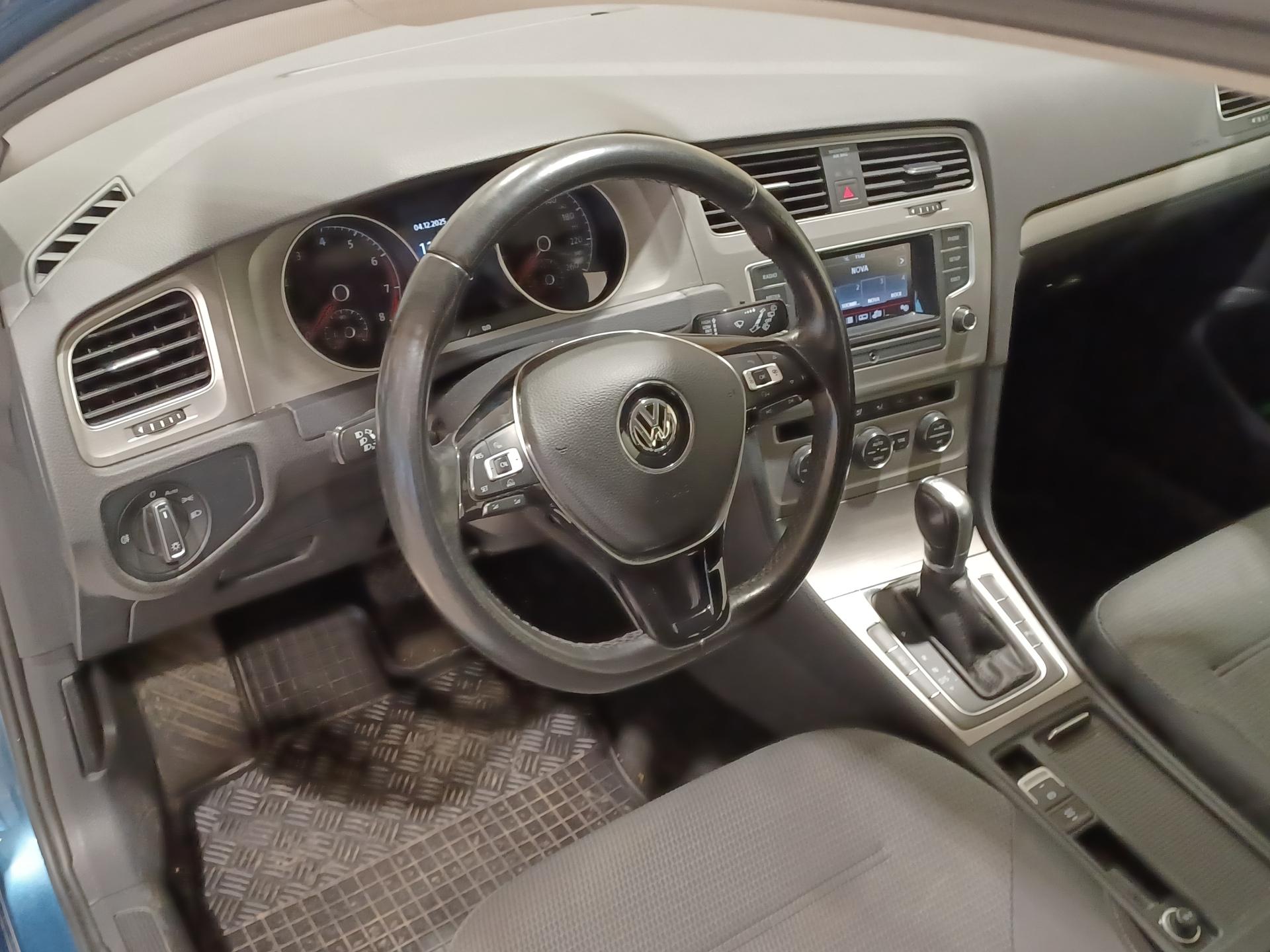 VOLKSWAGEN Golf 2016