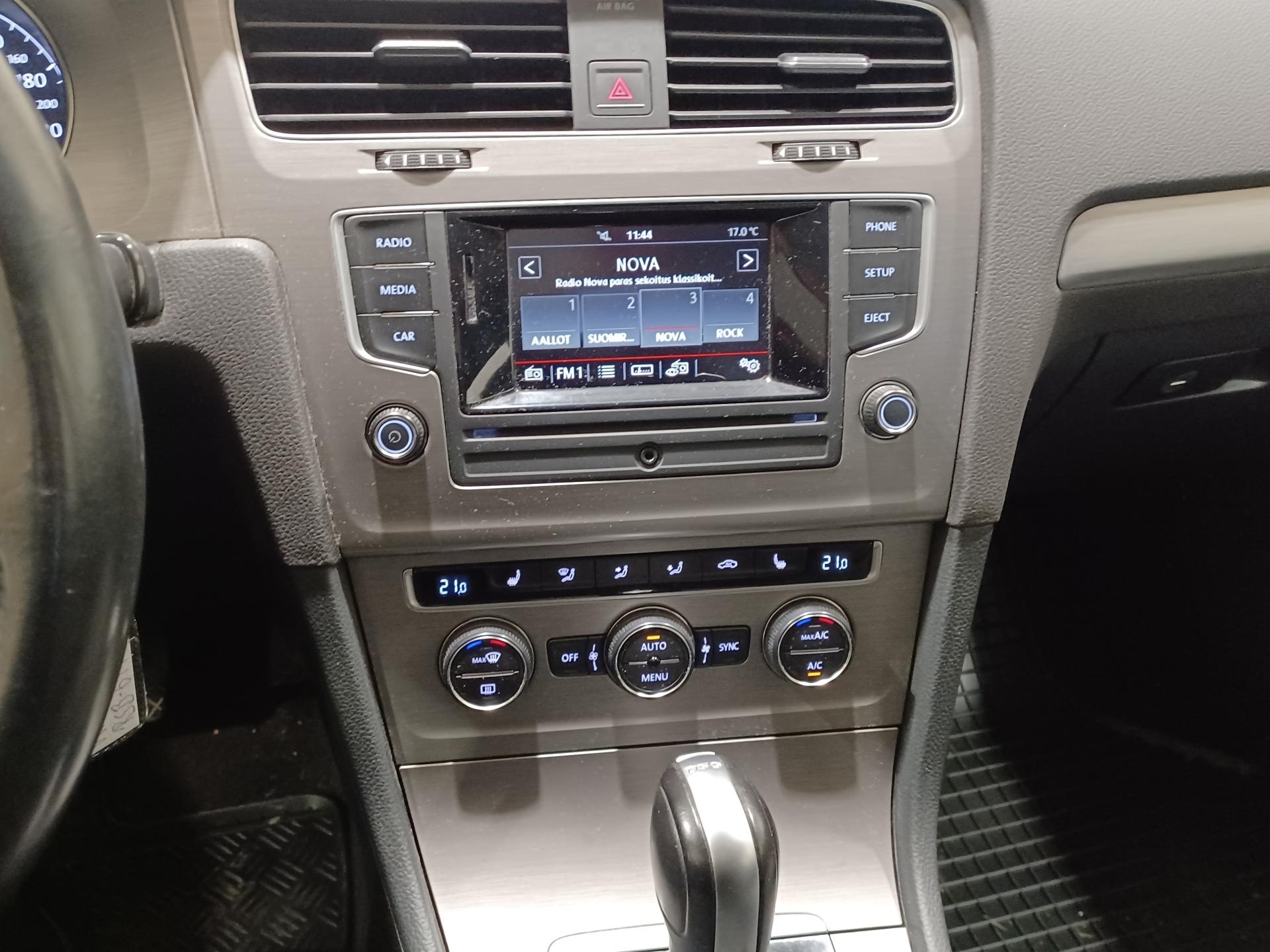 VOLKSWAGEN Golf 2016