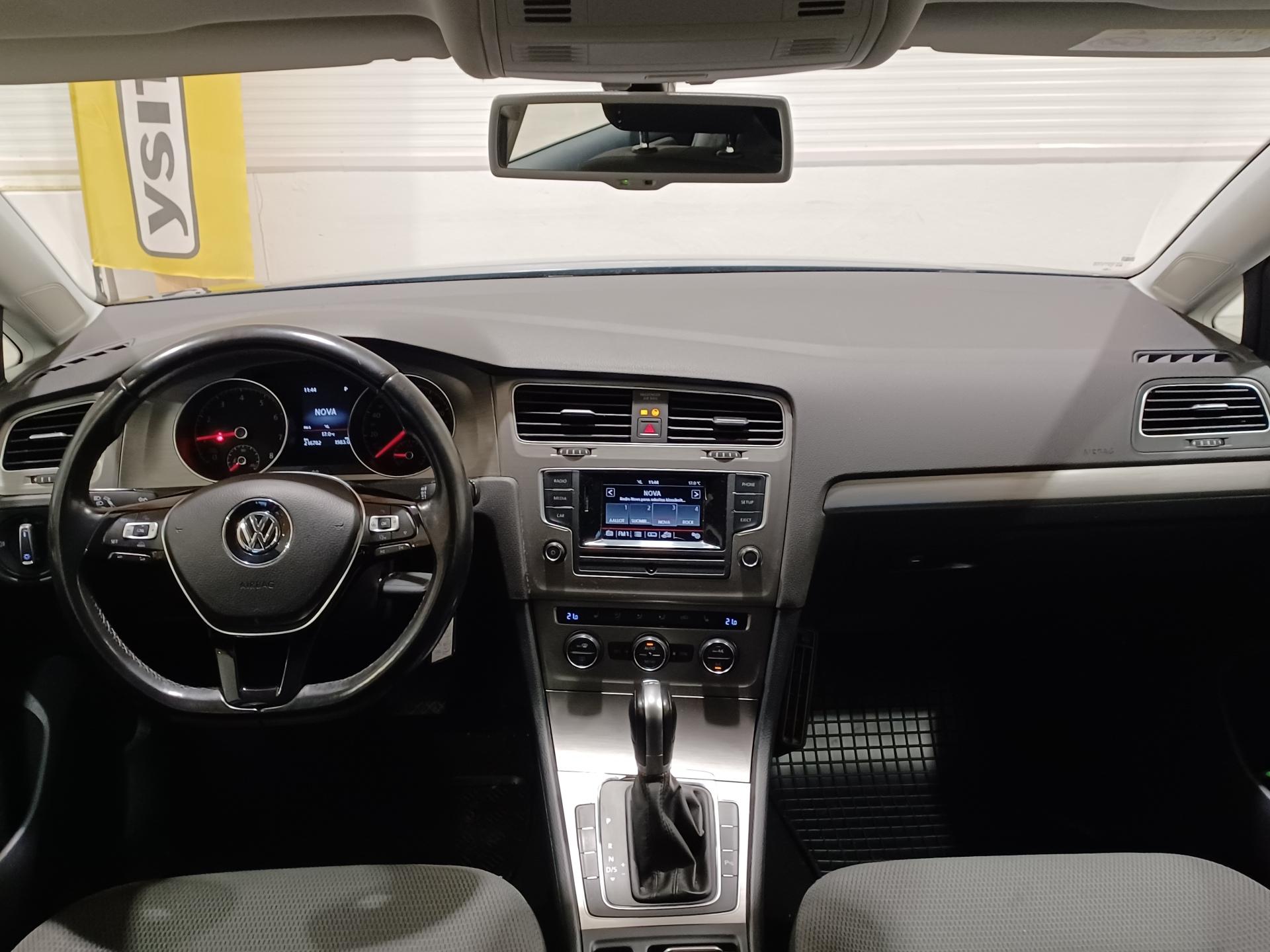 VOLKSWAGEN Golf 2016