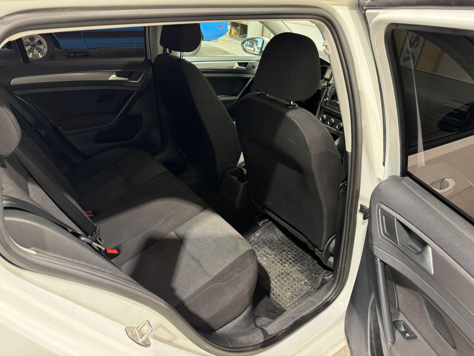 VOLKSWAGEN Golf 2015