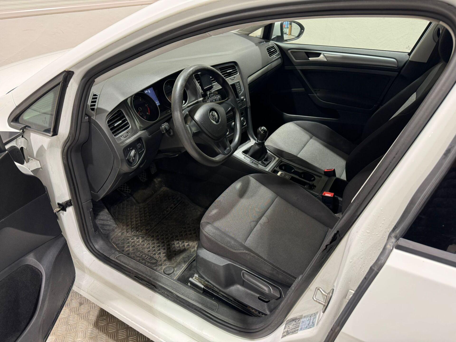 VOLKSWAGEN Golf 2015