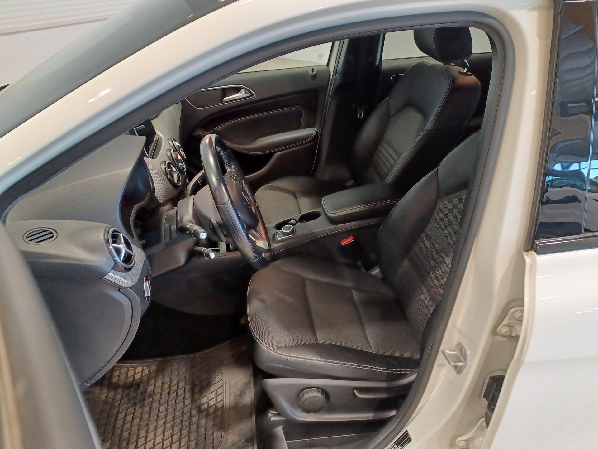 MERCEDES-BENZ B 2015