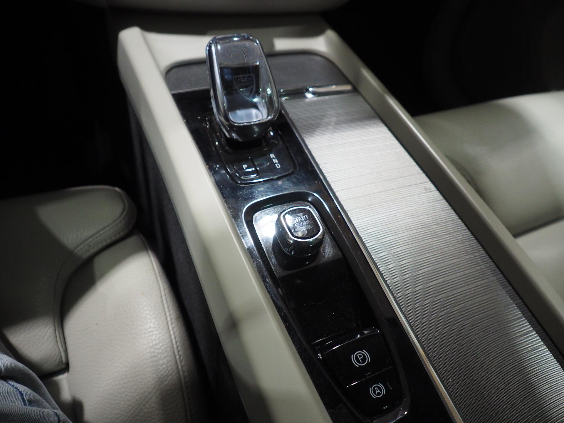 VOLVO XC60 2022