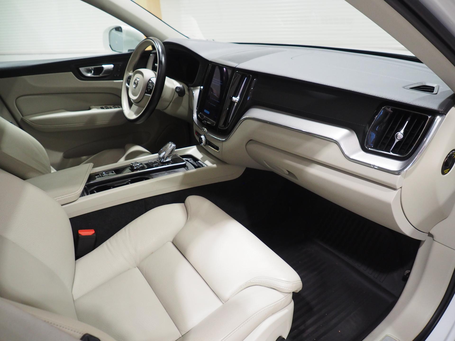 VOLVO XC60 2022