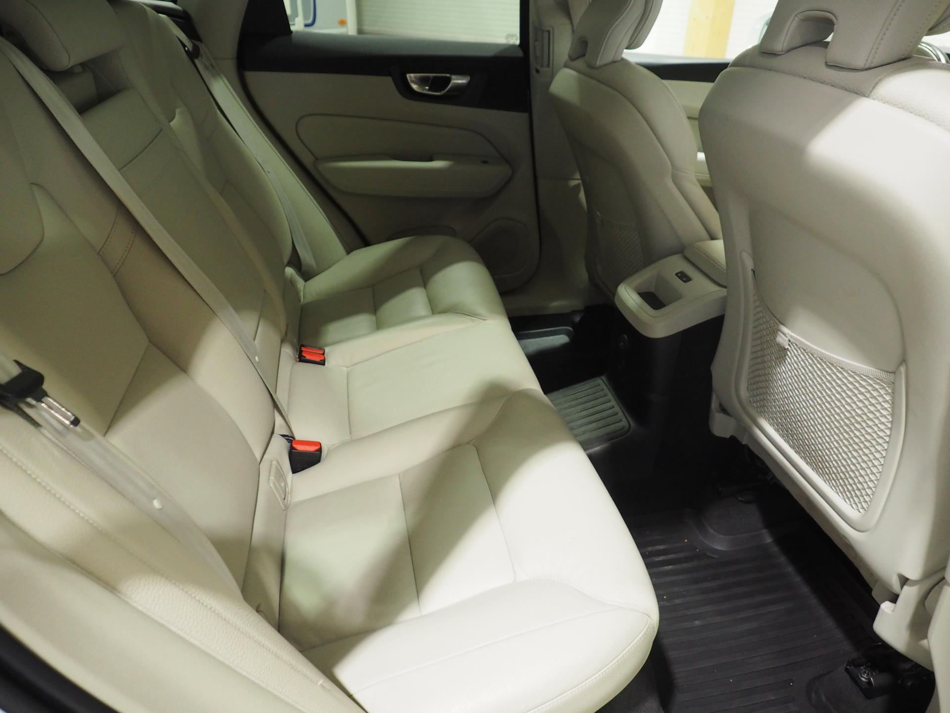 VOLVO XC60 2022