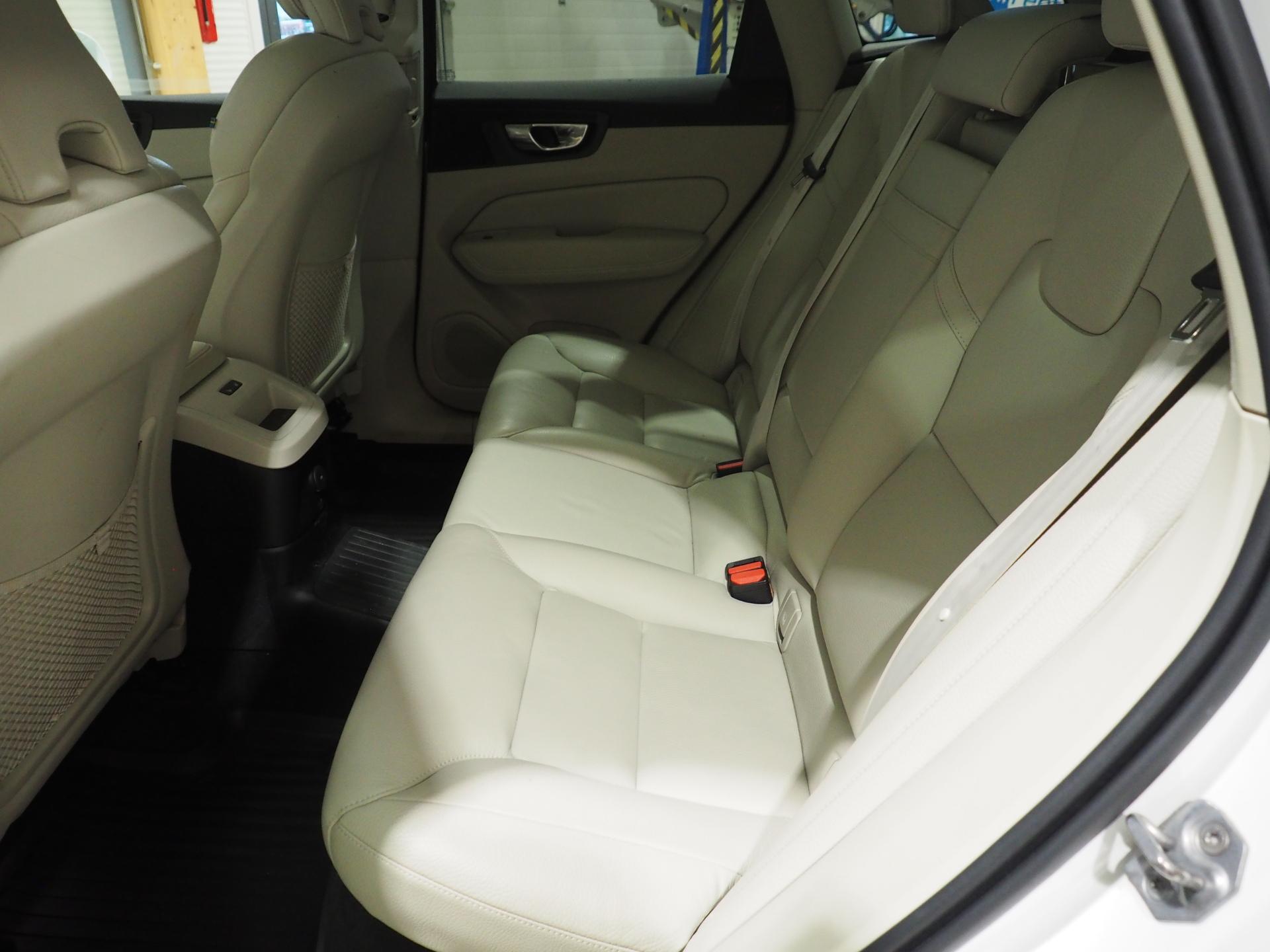 VOLVO XC60 2022