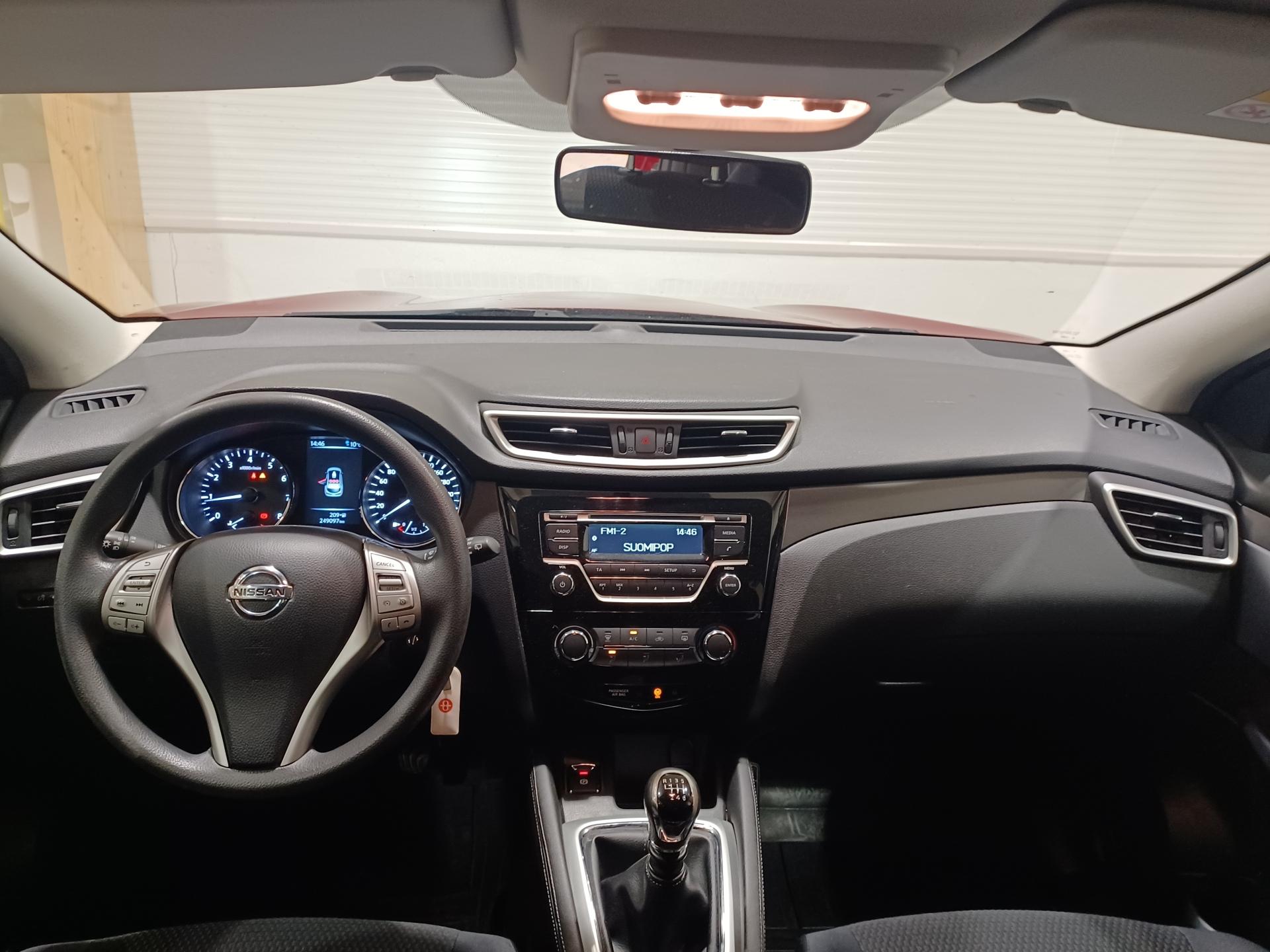 NISSAN Qashqai 2015