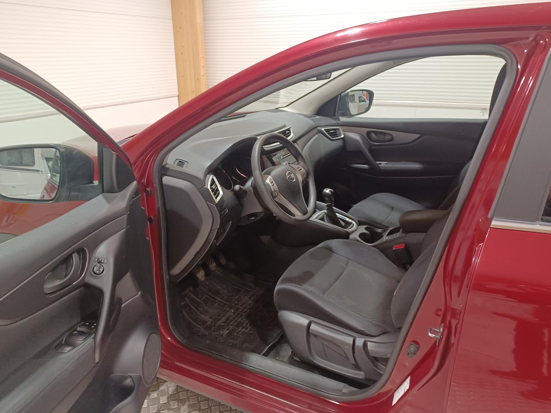 NISSAN Qashqai 2015