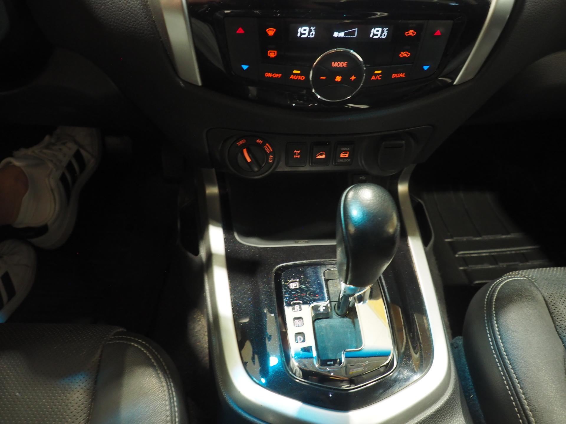 NISSAN Navara 2019