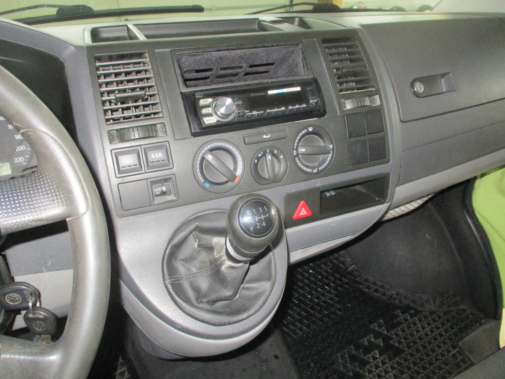 VOLKSWAGEN Transporter 2004