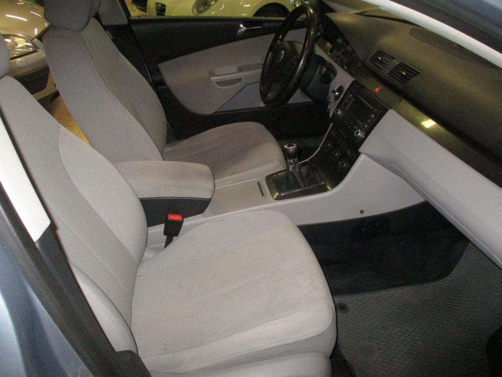 VOLKSWAGEN Passat 2006