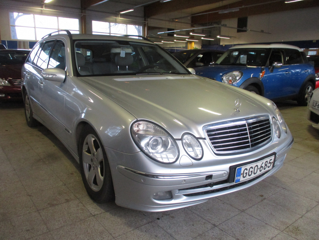 MERCEDES-BENZ E 2005
