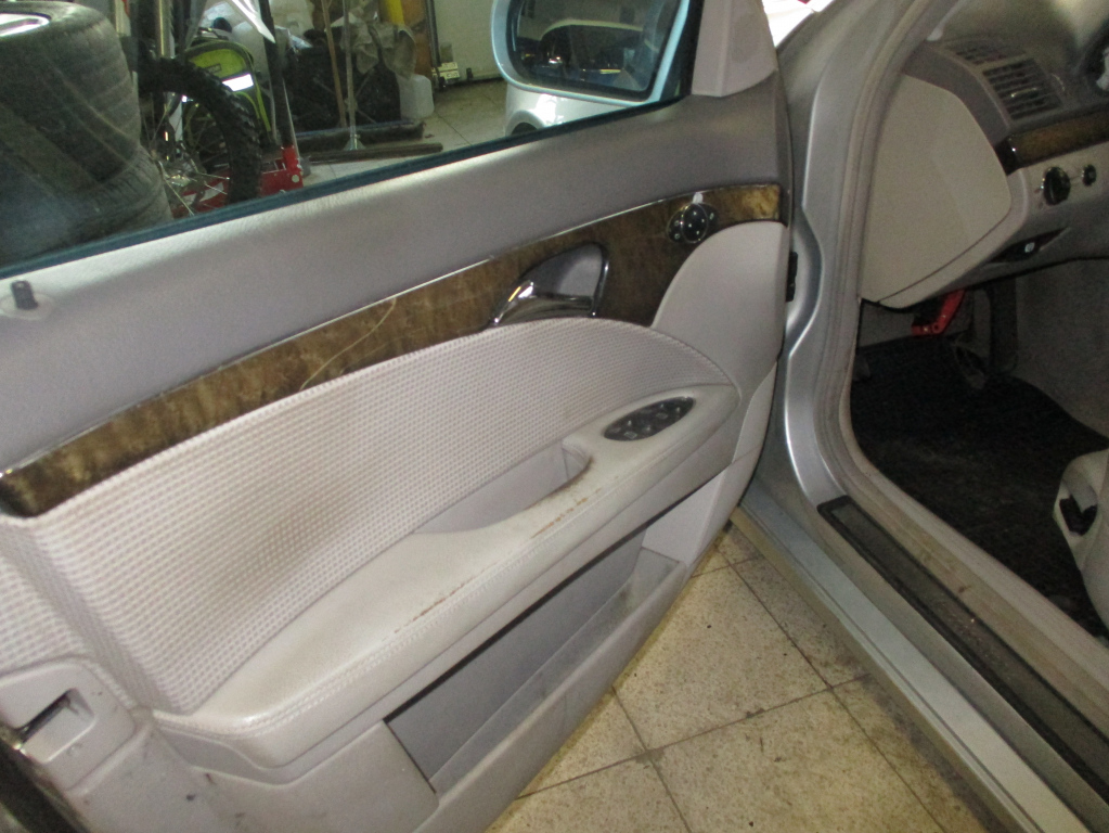 MERCEDES-BENZ E 2005