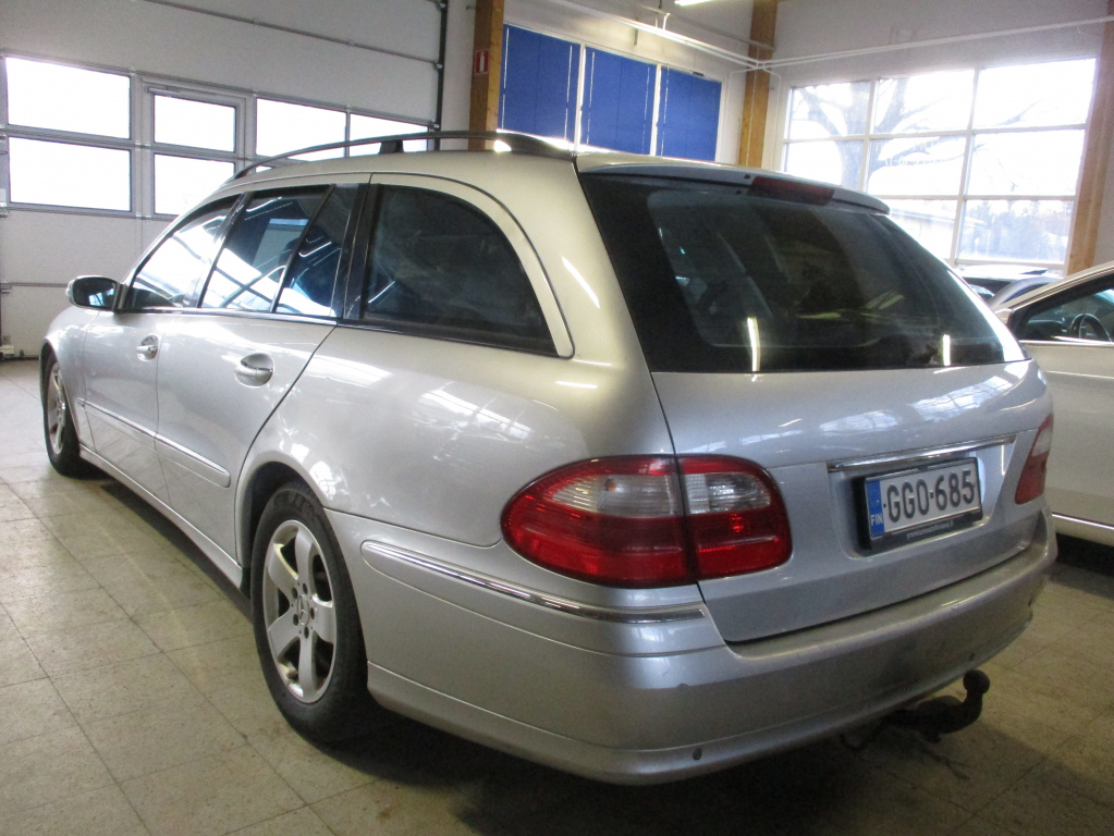 MERCEDES-BENZ E 2005
