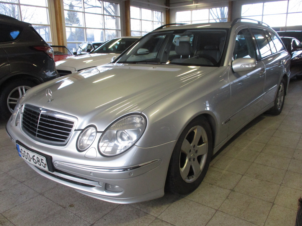 MERCEDES-BENZ E 2005