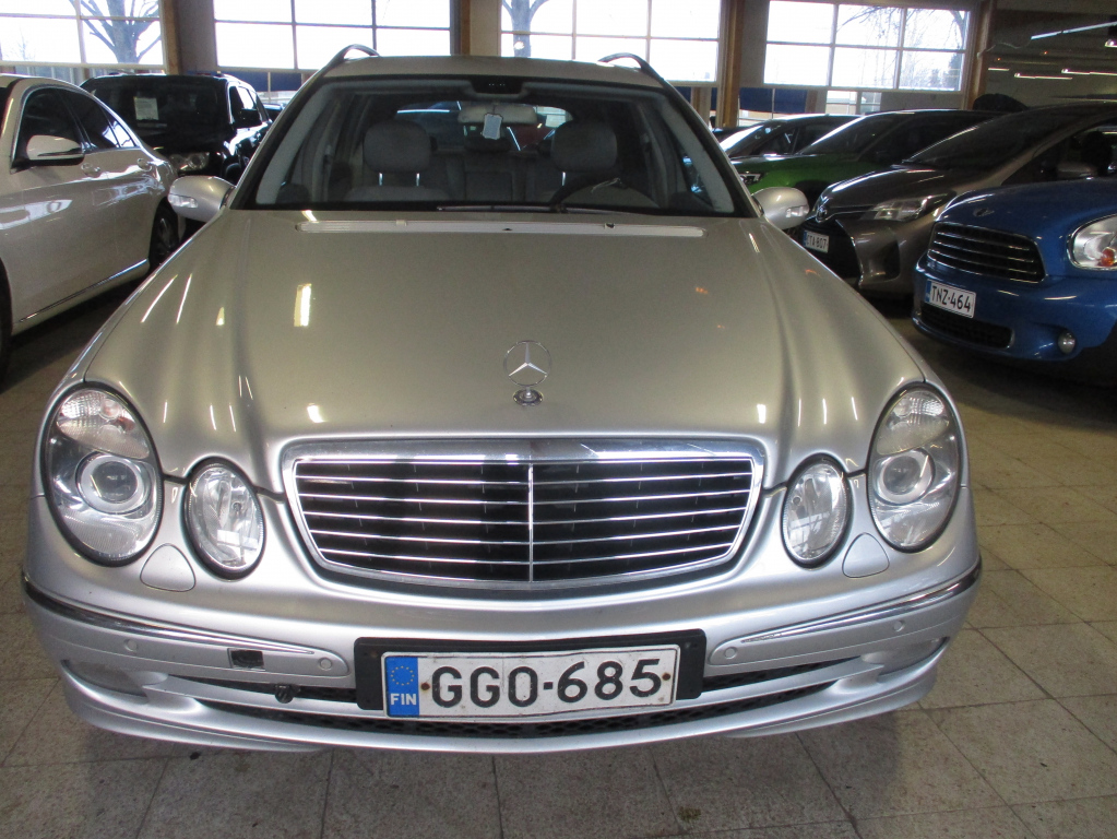 MERCEDES-BENZ E 2005