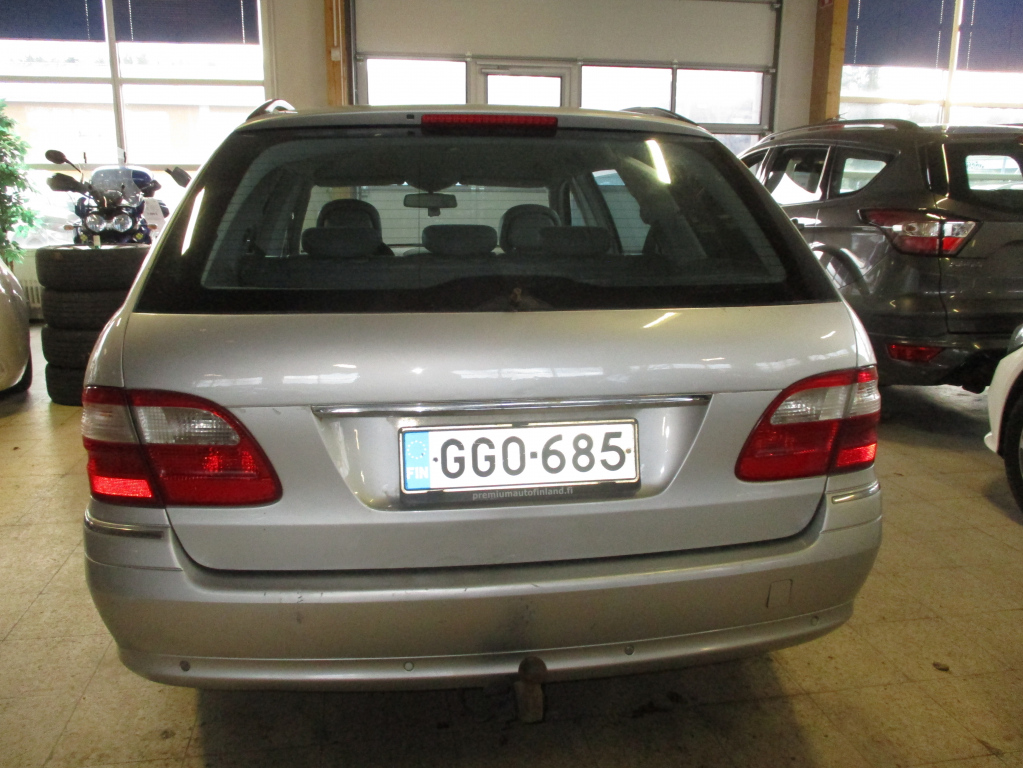 MERCEDES-BENZ E 2005
