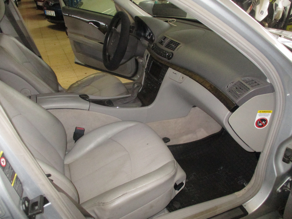 MERCEDES-BENZ E 2005