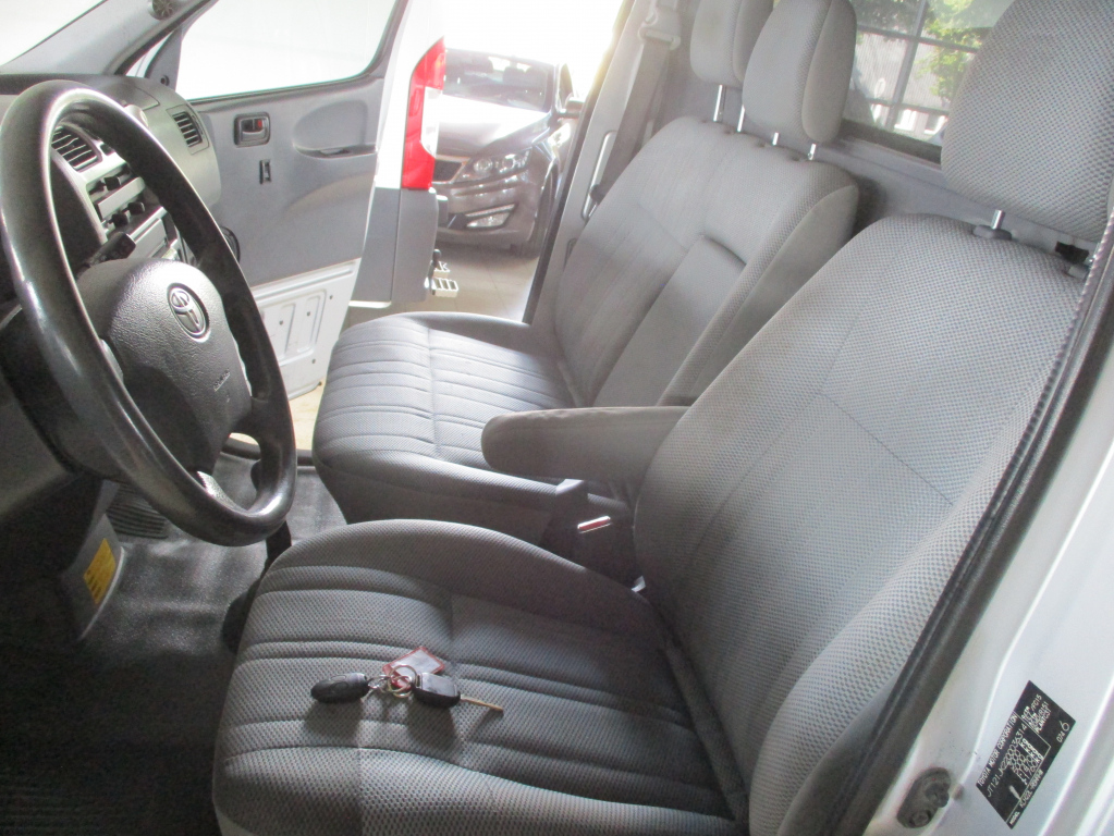 TOYOTA Hiace 2007