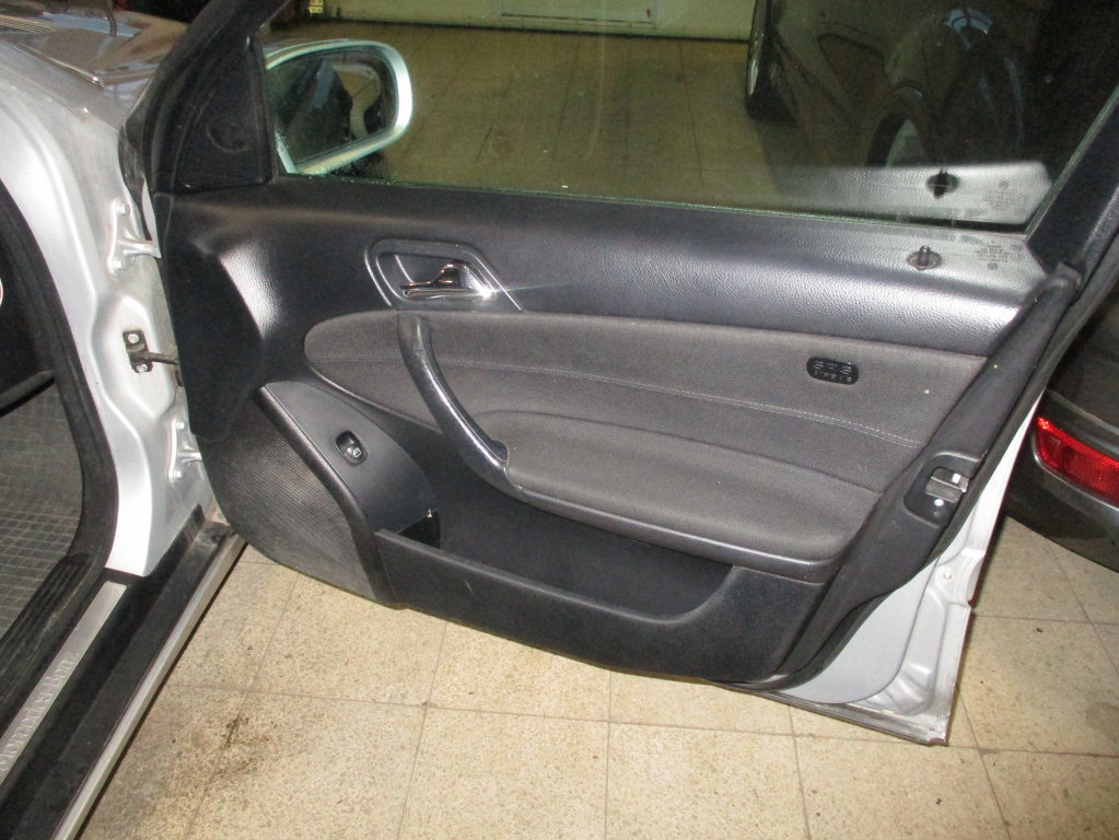 MERCEDES-BENZ C 2006