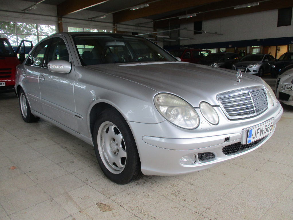MERCEDES-BENZ E 2004