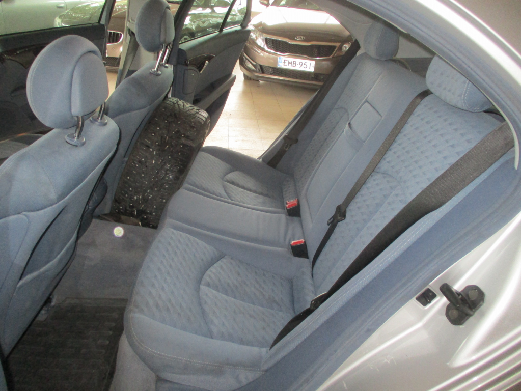 MERCEDES-BENZ E 2004