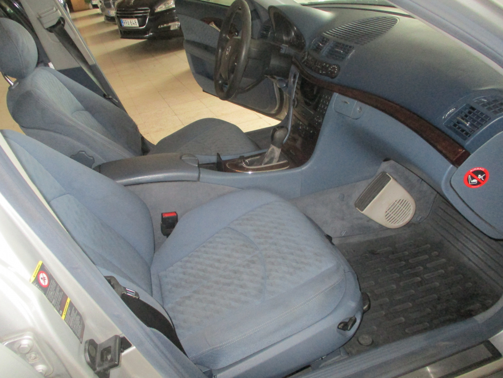 MERCEDES-BENZ E 2004