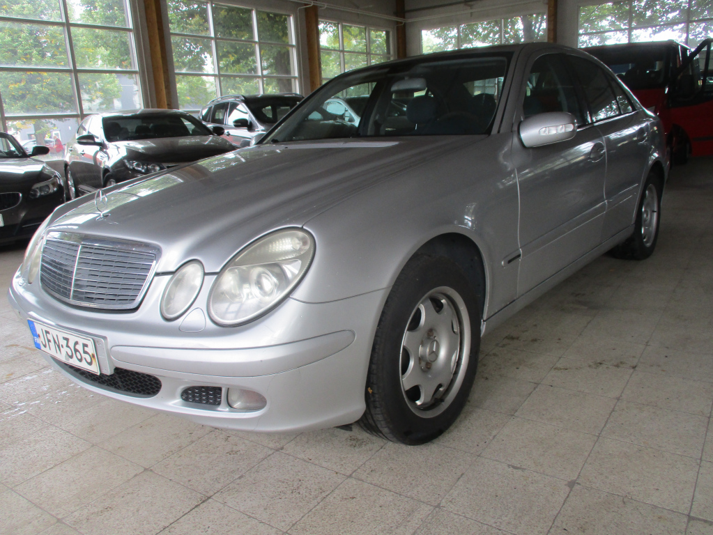 MERCEDES-BENZ E 2004
