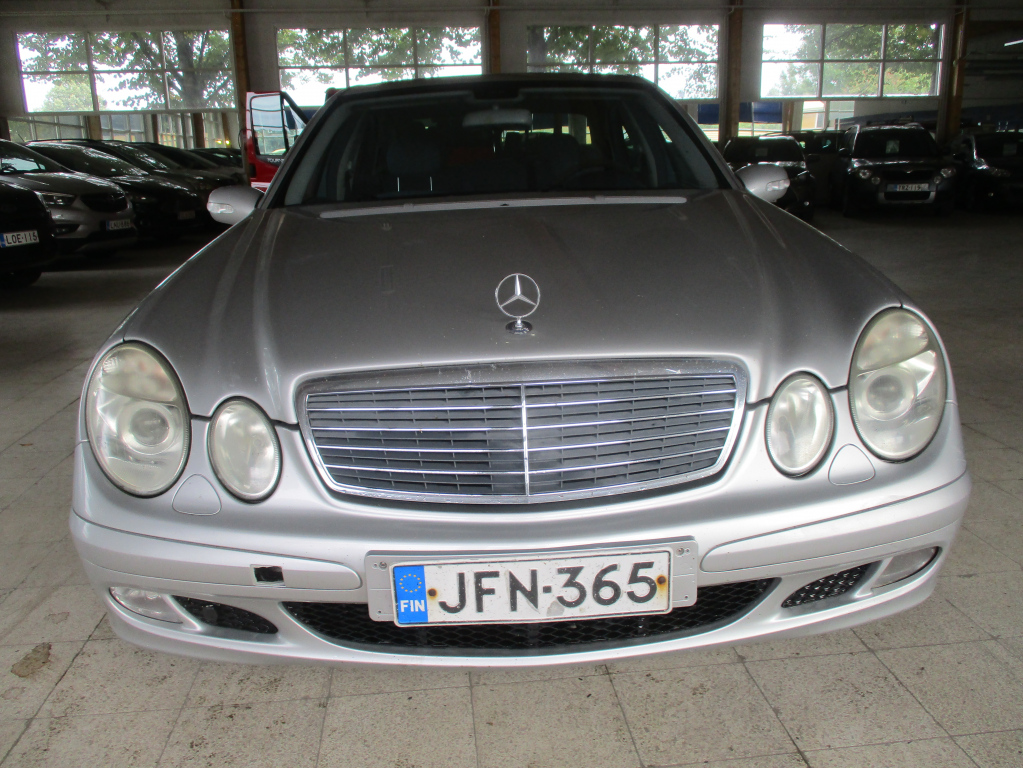 MERCEDES-BENZ E 2004