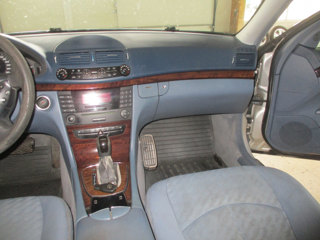 MERCEDES-BENZ E 2004