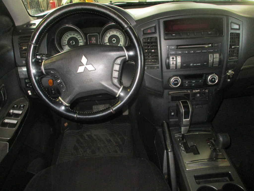 MITSUBISHI Pajero 2012