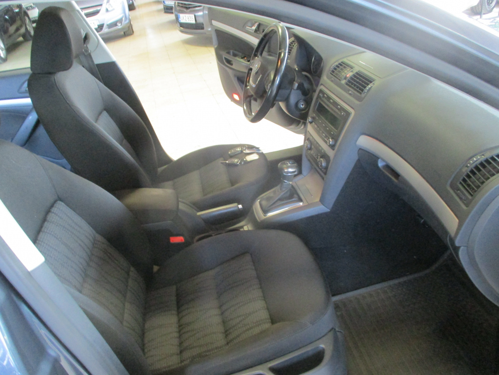 SKODA Octavia 2012