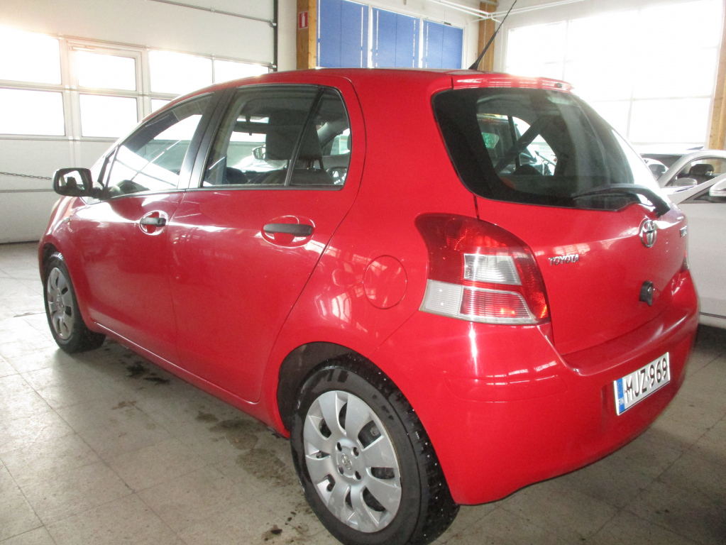 TOYOTA YARIS 2010