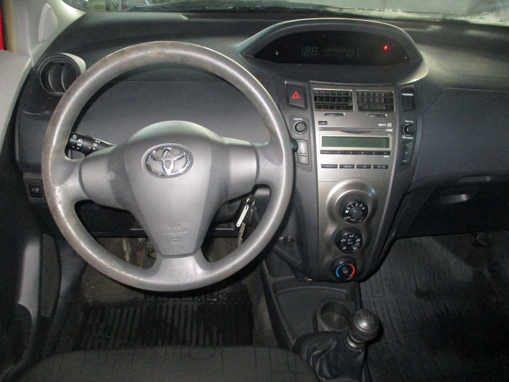 TOYOTA YARIS 2010