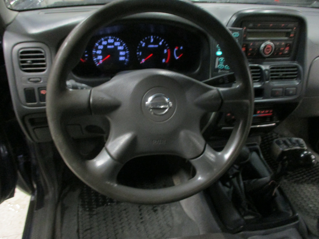 NISSAN NP300 2011