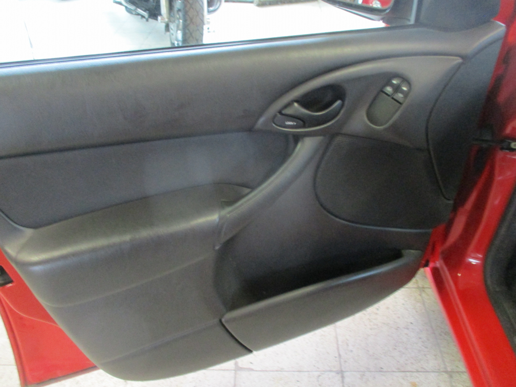 FORD FOCUS 2004