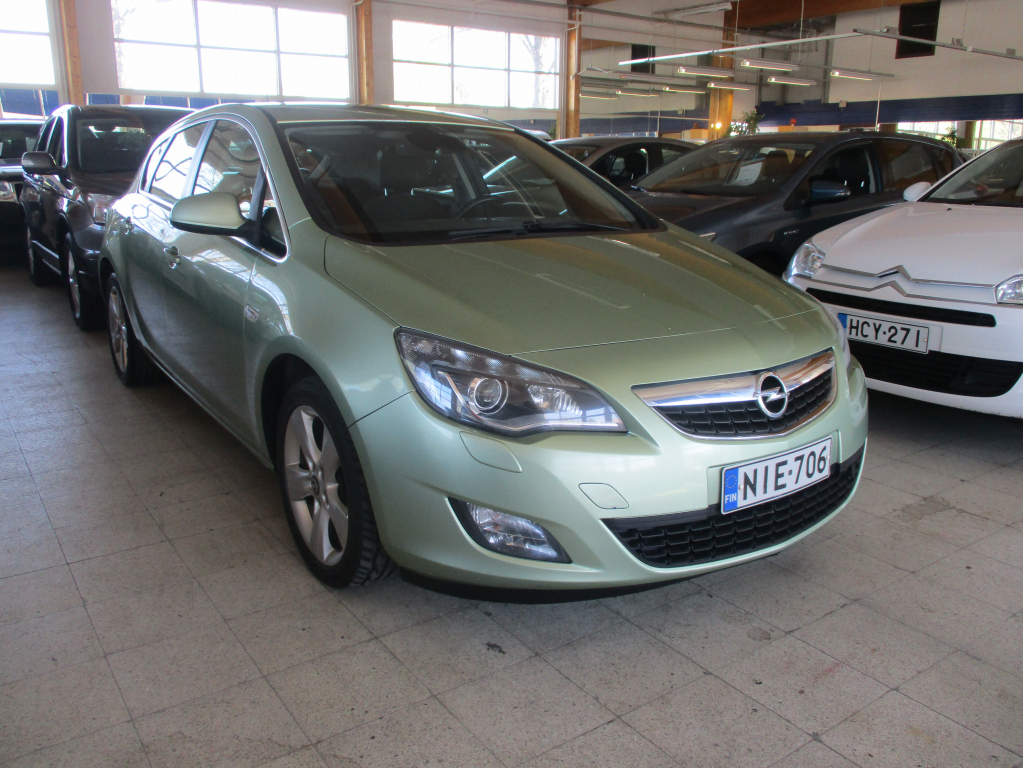 OPEL Astra 2011