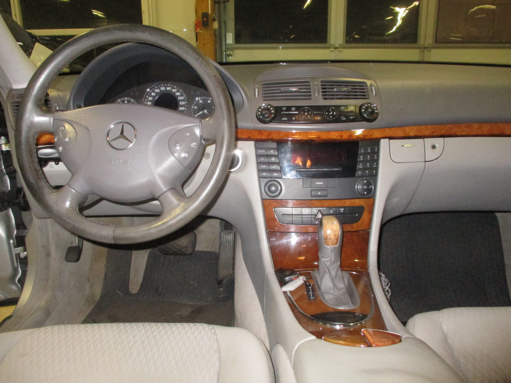 MERCEDES-BENZ E 2002