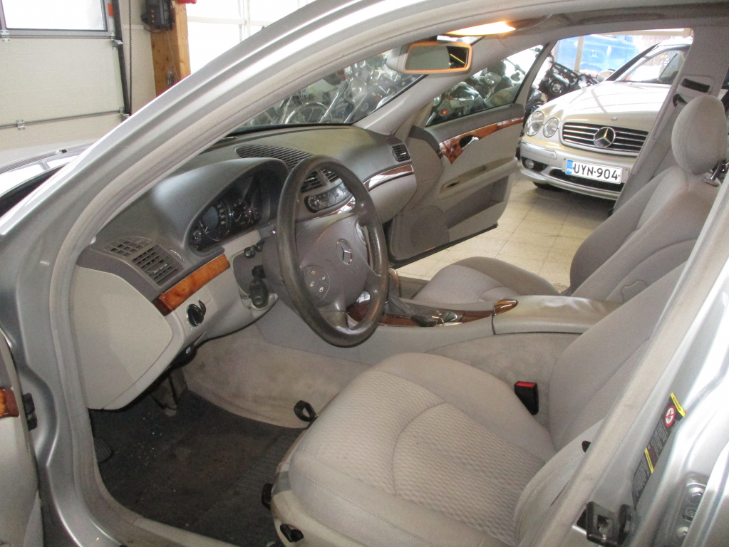 MERCEDES-BENZ E 2002
