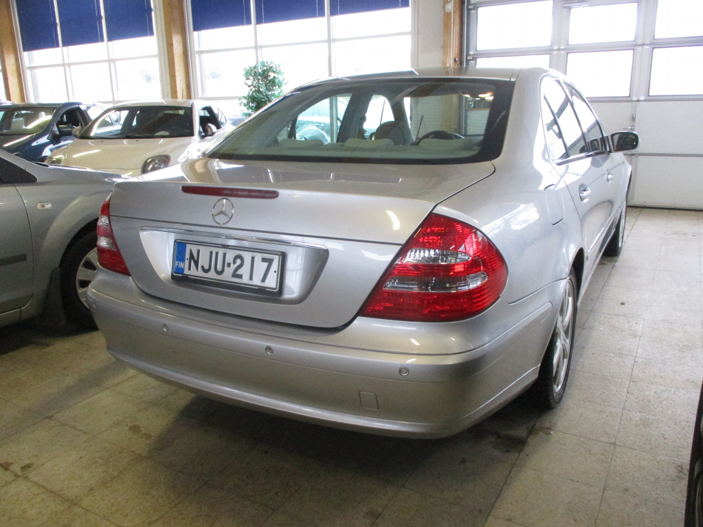 MERCEDES-BENZ E 2002