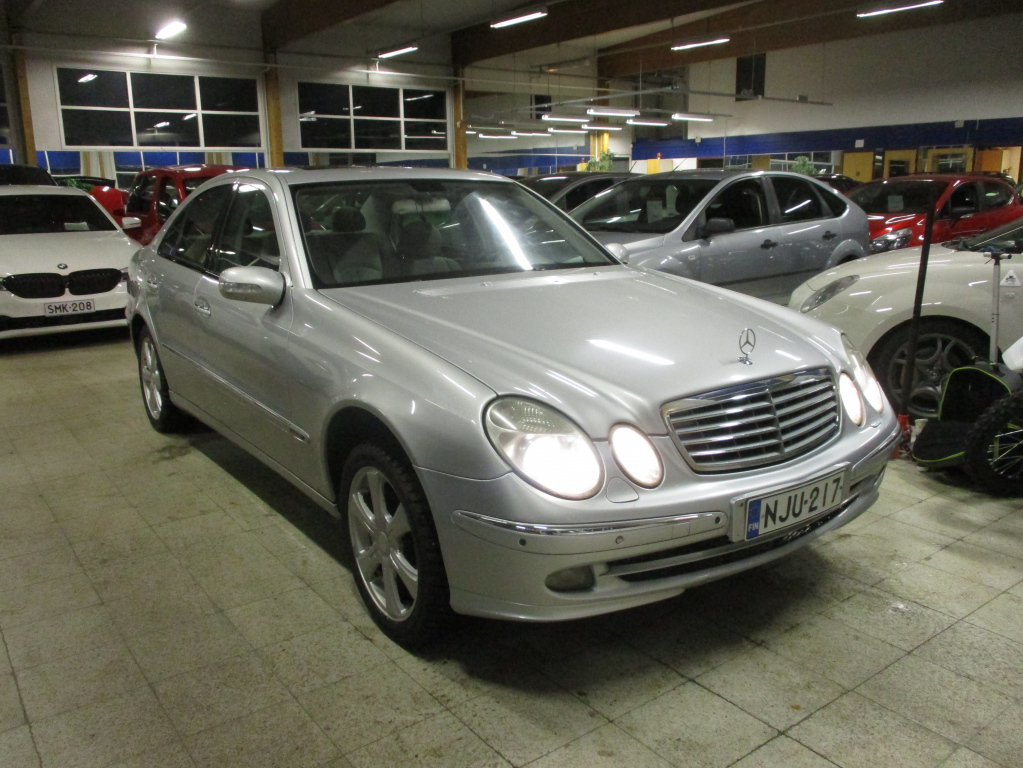 MERCEDES-BENZ E 2002