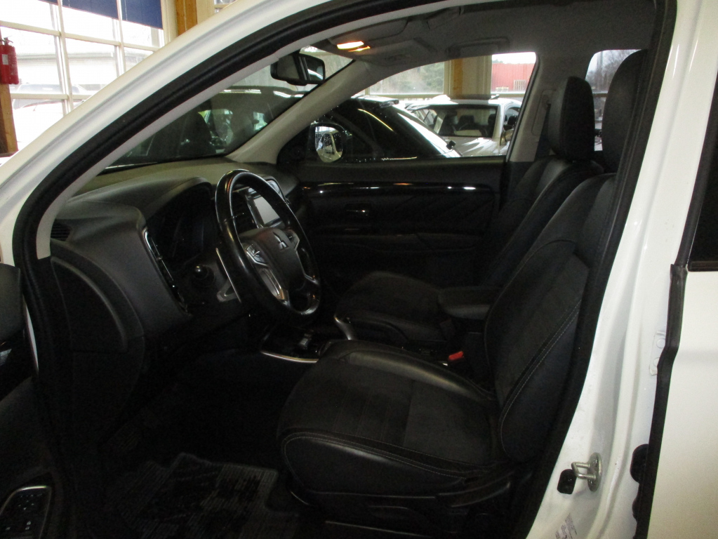 MITSUBISHI Outlander PHEV 2016