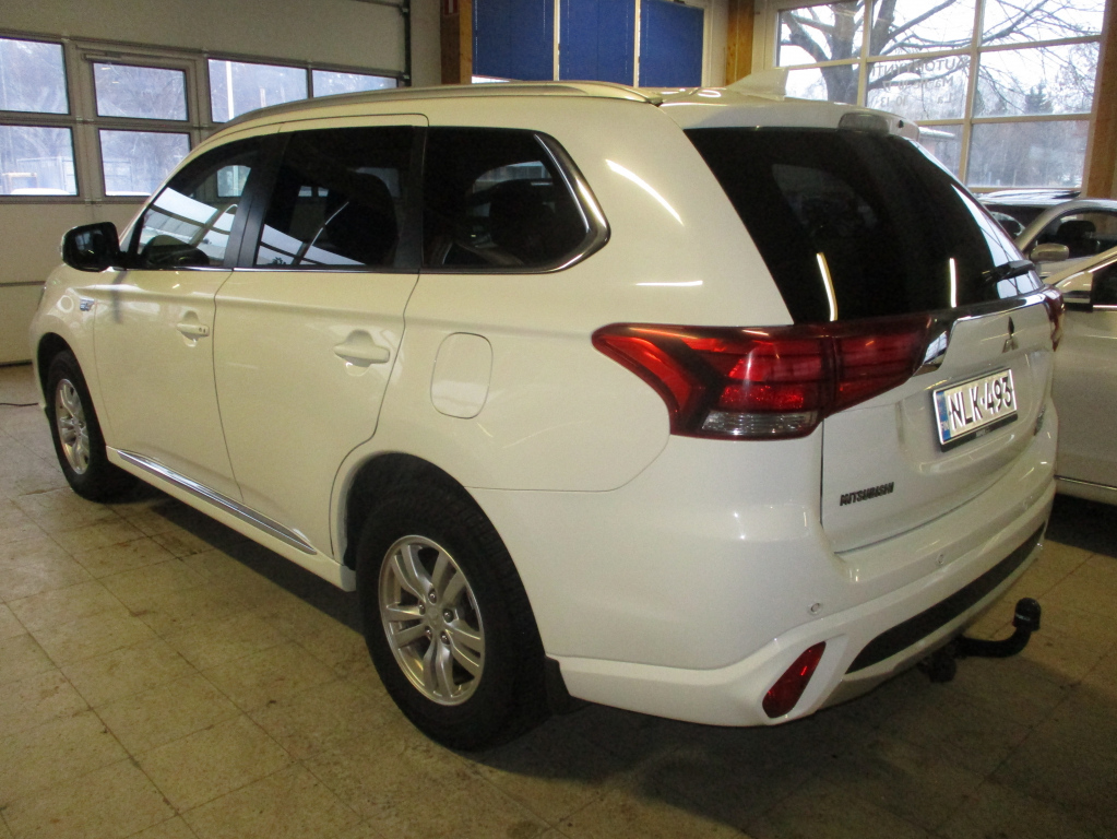 MITSUBISHI Outlander PHEV 2016